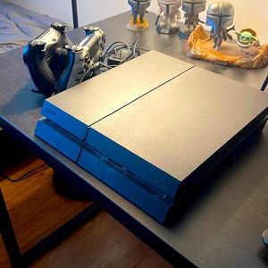 PS4 w/controllers
